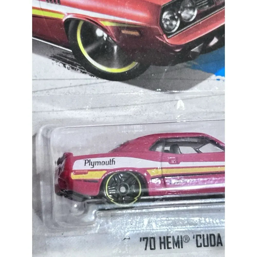 Hot Wheels 2013 1/64 Diecast HW Showroom Red 1970 Dodge Hemi Cuda Hotwheels H82
